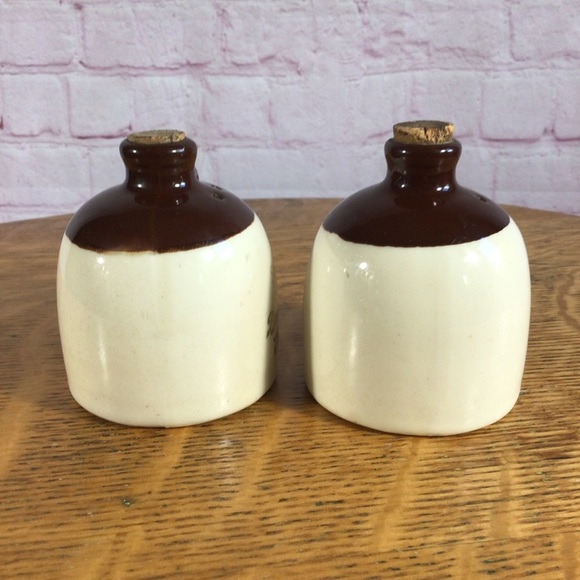 Vintage Bennington, Vermont Two-Tone Salt and Pepper Shaker Pair - Picture 2 of 6